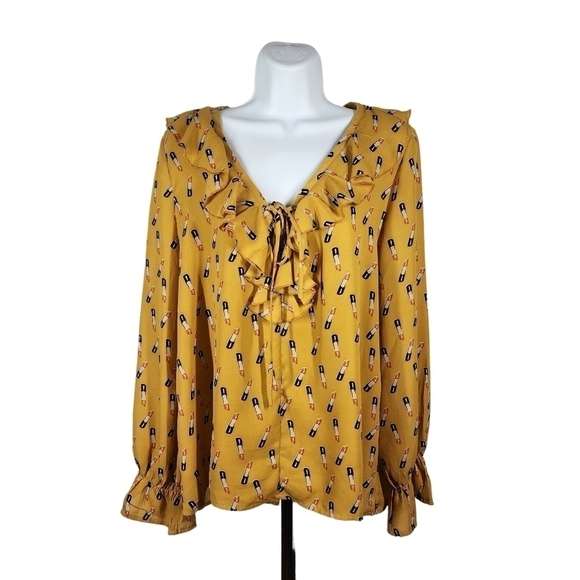 TIMING LIPSTICK PRINT BLOUSE - Picture 1 of 9